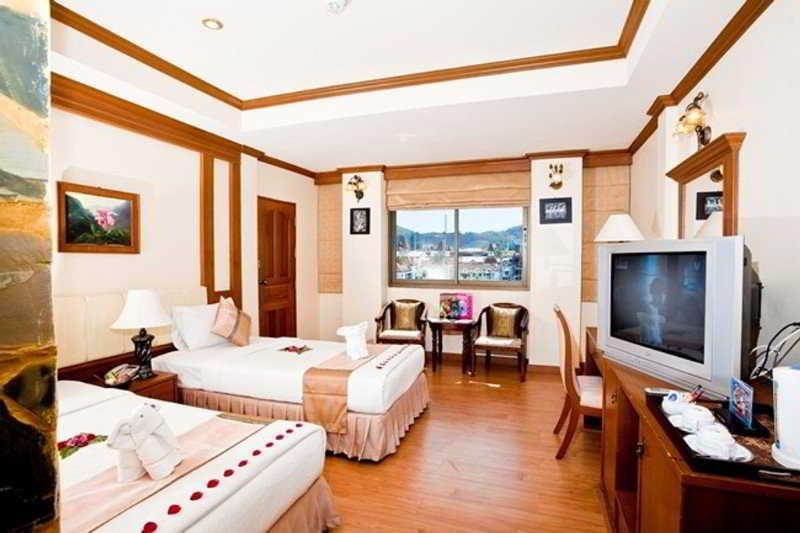 Tiger Inn Patong Buitenkant foto