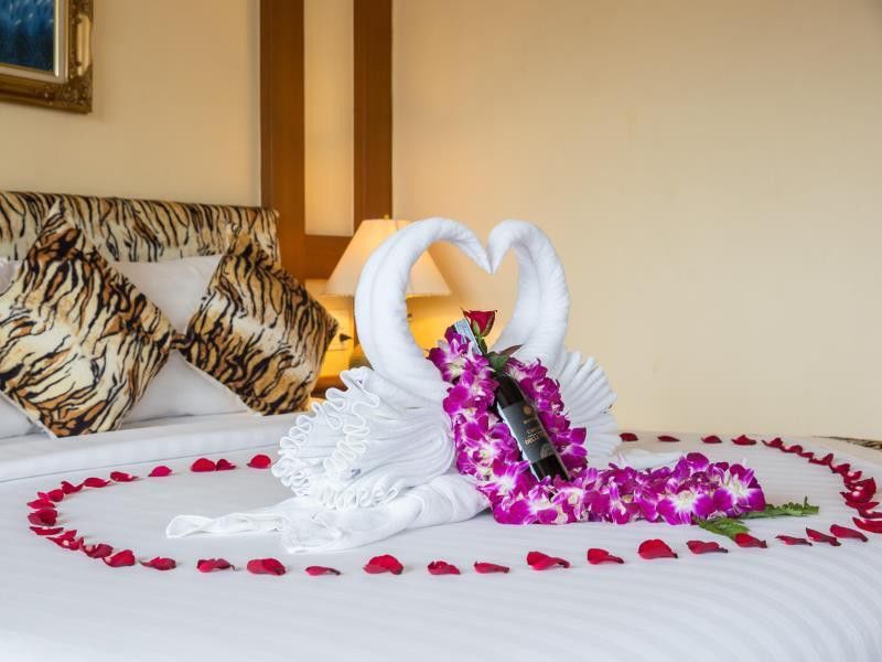 Tiger Inn Patong Buitenkant foto