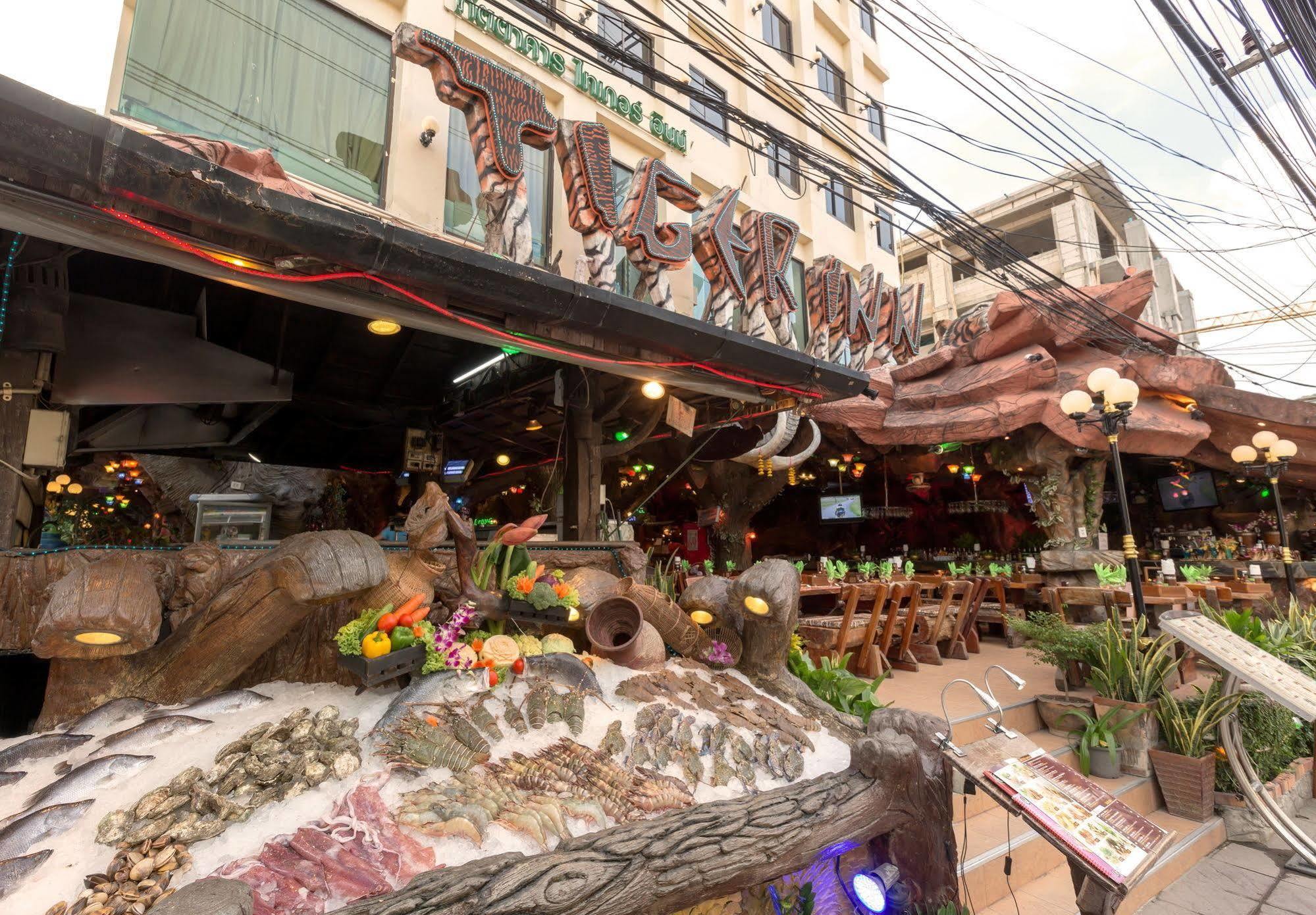 Tiger Inn Patong Buitenkant foto